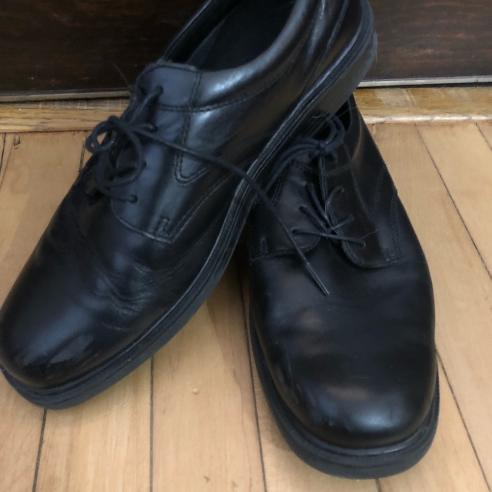 Men’s size 11 non slip shoes